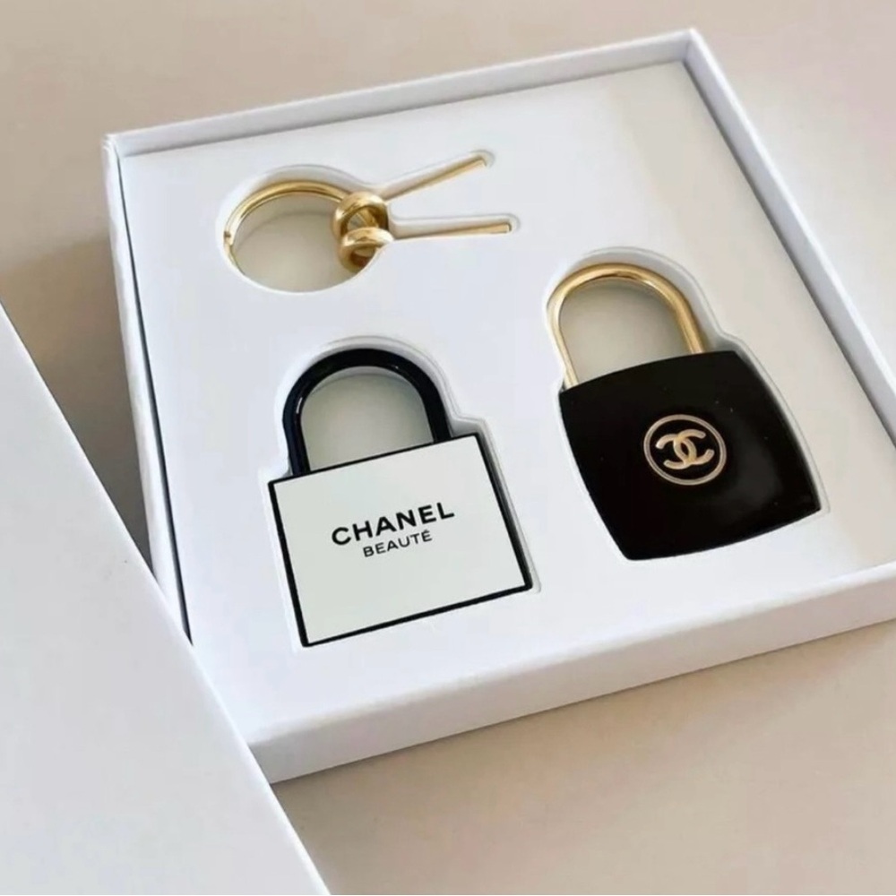 Chanel Beauty Lock and Key Set - Picture 3 of 3